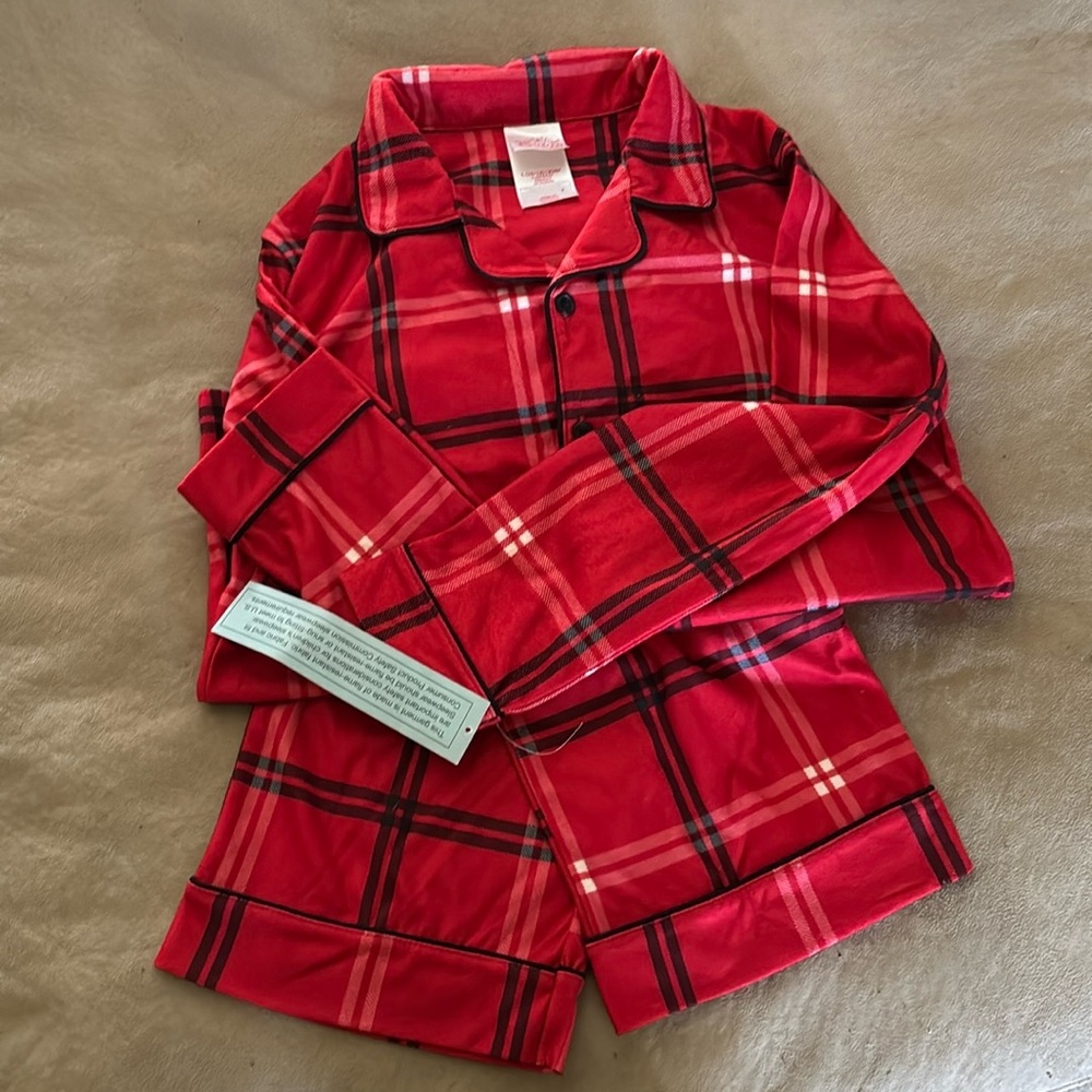 Buffalo Collared sleep shirt with front buttons
Full elastic waistband on pants